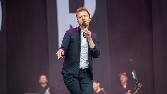 Joris auf der NDR 2 Plaza Bühne in Hannover, 27. Mai 2022.  Foto: Axel Herzig