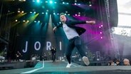 Joris auf der NDR 2 Plaza Bühne in Hannover, 27. Mai 2022.  Foto: Axel Herzig