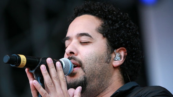 Adel Tawil von Ich + Ich  beim NDR 2 Festival in Papenburg am 13. Juni 2009 © NDR 2 Foto: Axel Herzig