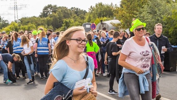 NDR 2 Papenburg Festival 2018: die ersten Besucher stürmen das Gelände © NDR 2 Foto: Axel Herzig