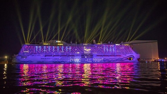NDR 2 Papenburg Festival 2018 Best of: Lichterspiele auf dem Kreuzfahrtschiff "Aida Nova" © NDR 2 Foto: Axel Herzig