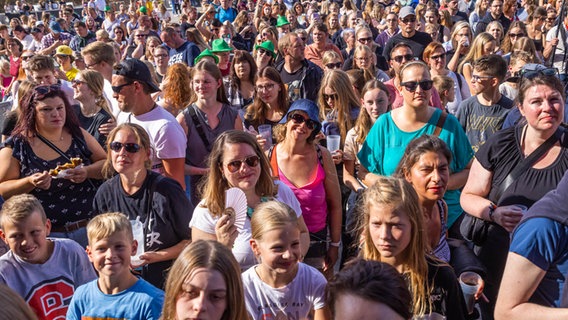 Die Zuschauer auf dem NDR 2 Papenburg Festival. © NDR 2 Foto: Axel Herzig