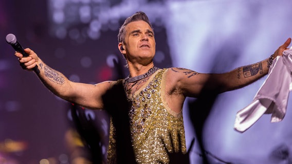 Robbie Williams beim Konzert in Hamburg am 1. Februar 2023 © NDR 2 Foto: Axel Herzig