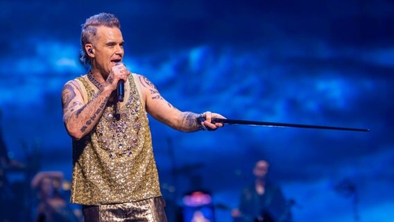 Robbie Williams beim Konzert in Hamburg am 1. Februar 2023 © NDR 2 Foto: Axel Herzig