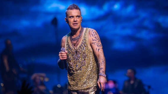 Robbie Williams beim Konzert in Hamburg am 1. Februar 2023 © NDR 2 Foto: Axel Herzig