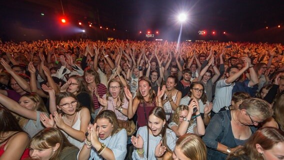 Etwa 6.000 Fans bei der Musikszene Deutschland in Göttingen. © NDR 