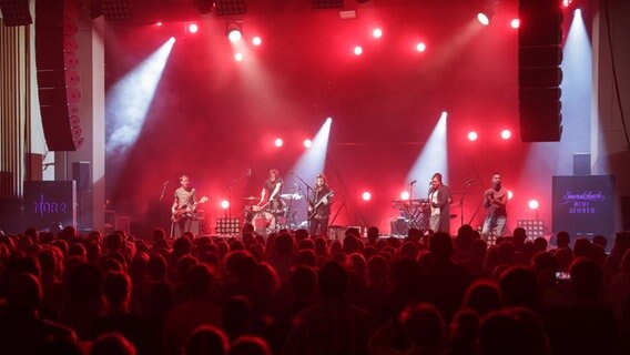 Welshly Arms beim Konzert in der Göttinger Stadthalle am 15. September 2017 - NDR 2 Soundcheck-Festival: Totale mit Band © NDR 2 Foto: Axel Herzig