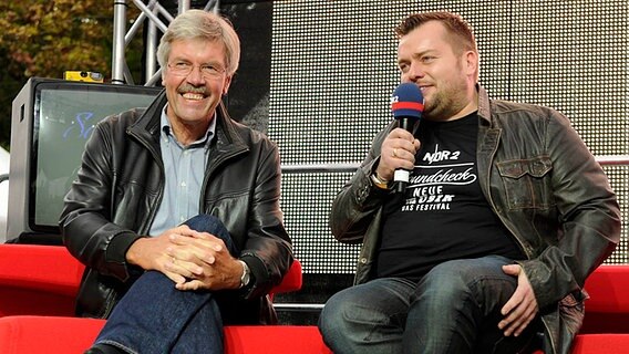 Der Göttinger Bürgermeister Wolfgang Meyer mit Jens Mahrhold auf der City Stage.  Foto: Isabel Schiffler