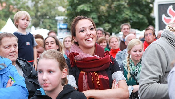 Zuschauerin beim Konzert von Tom Odell am Sonnabend auf der City Stage.  Foto: Isabel Schiffler