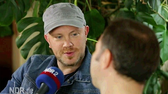 Ryan Sheridan im Interview mit Gunther Ohnrich beim NDR 2 Festival in Göttingen (Screenshot) © NDR 2 