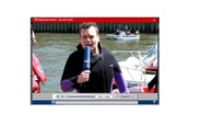 NDR 2 Moderator Jens Mahrhold: "Ehrenamt auf Probe" bei der Hamburger DLRG beim Hafengeburtstag am 10.5.2009 © NDR 2 