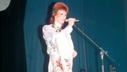 David Bowie als Ziggy Stardust bei einem Konzert 1972 © Picture Alliance/Keystone 