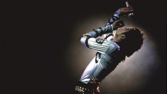 Michael Jackson 1988 bei einem Konzert im Wembley Stadion © Sony Music Foto: Sam Emerson