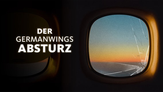 Der Schriftzug 'Der Germanwings Absturrz' links neben einem Flugzeugfenster welches einen Sprung in der Scheibe hat. © WDR 