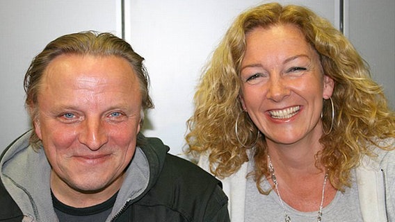 Schauspieler Axel Prahl mit Moderatorin Bettina Tietjen (2009, Hamburg) © NDr 2 