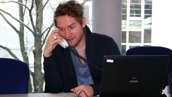 Am 14. Dezember am NDR 2 Spendentelefon: Johannes Oerding © NDR 2 Foto: Jochen Moseberg