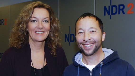 NDR 2 Moderatorin Bettina Tietjen mit DJ Bobo © NDR 2 Foto: Mirko Hannemann