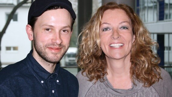 NDR 2 Moderatorin Bettina Tietjen mit dem Schauspieler Franz Dinda © NDR 2 Foto: Andreas Sorgenfrey