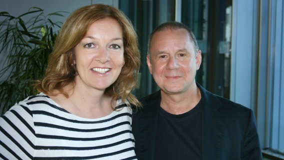 NDR 2 Moderatorin Bettina Tietjen mit dem Schauspieler Joachim Król © NDR 2 Foto: Andreas Sorgenfrey