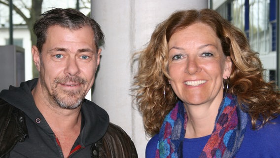 Bettina Tietjen mit dem Schauspieler Sven Martinek © NDR 2 Foto: Andreas Sorgenfrey