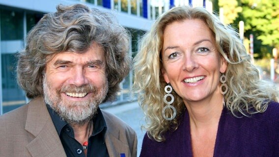 Bettina Tietjen mit Bergsteiger Reinhold Messner © NDR 2 Foto: Andreas Sorgenfrey