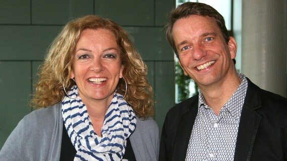 NDR 2 Moderatorin Bettina Tietjen und der Autor Bastian Sick © NDR 2 Foto: Andreas Sorgenfrey