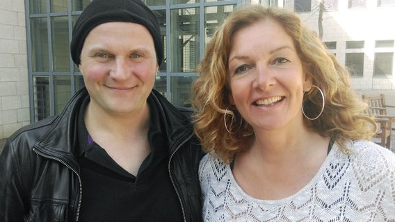 NDR 2 Moderatorin Bettina Tietjen mit dem Schauspieler Devid Striesow © NDR 2 