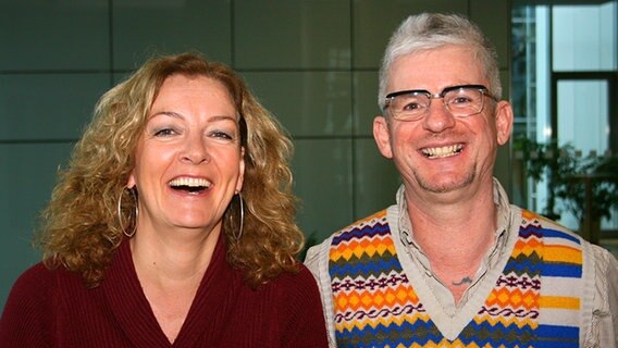 NDR 2 Moderatorin Bettina Tietjen mit dem Autoren Heinz Strunk bei NDR 2 im Januar 2011  Foto: A. Sorgenfrey