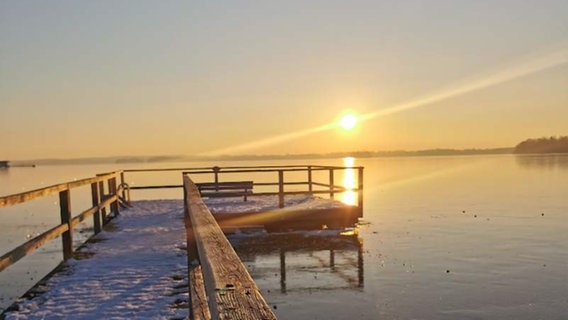 Blick auf den Sonnenaufgang am Plöner See von NDR 2 Hörer Maurice © Privat 