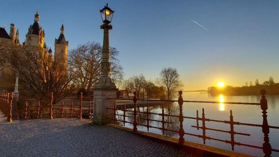 Sonnenaufgang am Schweriner Schloss © Privat 