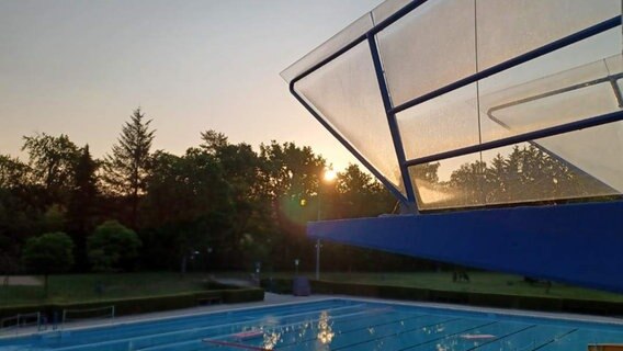Sonnenaufgang im Waldbad Alt Garge. © Privat Foto: NDR 2 Hörerin Kerstin