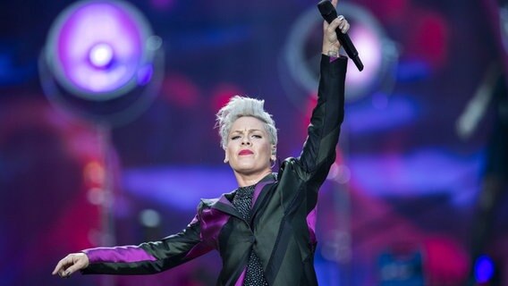 Sängerin Pink bei Konzert der Beautiful Trauma Tour © picture alliance/KEYSTONE | ENNIO LEANZA 