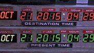 Ein Bild aus dem Film "Zurück in die Zukunft II" zeigt den Timer der Zeitmaschine mit dem Datum 21. Oktober 2015. © NBC Universal 