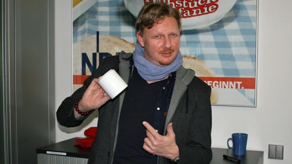 NDR 2 Moderator Holger Ponik will sieben Wochen auf Kaffee verzichten. © NDR Foto: Stephan Schaar