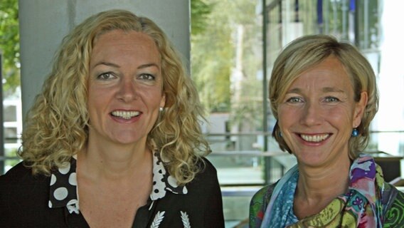 Bettina Tietjen mit der Autorin und Moderatorin Amelie Fried © NDR2 Foto: Andreas Sorgenfrey/NDR2