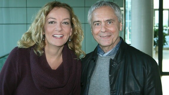 Bettina Tietjen mit ihrem Gast, Ballettintendant John Neumeier © NDR 2 Foto: Andreas Sorgenfrey