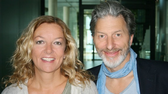 NDR 2 Moderatorin Bettina Tietjen mit dem Schauspieler Rufus Beck © NDR 2 Foto: Andreas Sorgenfrey