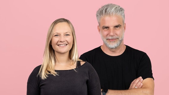 NDR 2 Moderator*innen Jens Hardeland und Kathrin Hammer © NDR Foto: Niklas Kusche