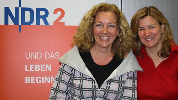 Die NDR Moderatorinnen Bettina Tietjen und Heike Götz bei NDR 2 © NDR 2 / Andreas Sorgenfrey 