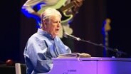 Brian Wilson, Gründungsmitglied der Beach Boys, bei einem Konzert in Berlin. © IMAGO / Future Image 