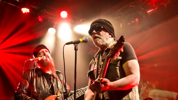 Der Musiker und Produzent Daniel Lanois bei einem Konzert im Lido in Berlin. © picture alliance / Eventpress Hoensch Foto: Eventpress Hoensch