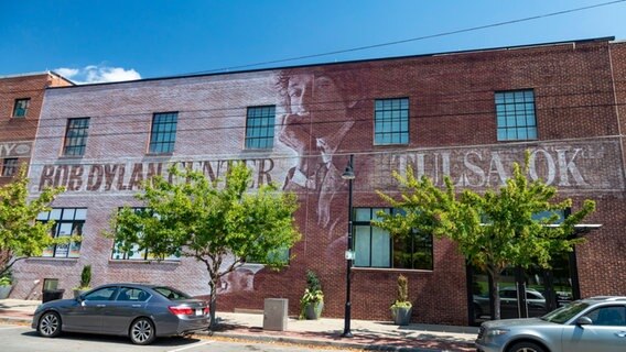 Das Bob Dylan Center in Tulsa Oklahoma. © IMAGO / agefotostock 