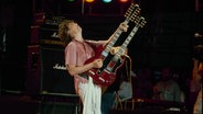 Der Gitarrist Jimmy Page bei einem Konzert. © IMAGO / Pond5 Images 