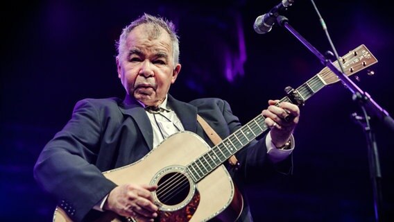 Der Country- und Folksänger John Prine 2015 bei einem Konzert in Dänemark. © picture alliance / CITYPRESS 24 Foto: Per Lange/CITYPRESS24