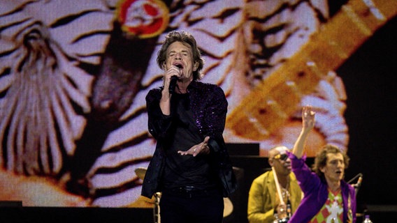 Mick Jagger 2022 bei einem Rolling Stones Konzert in Frankreich. © IMAGO / PanoramiC 