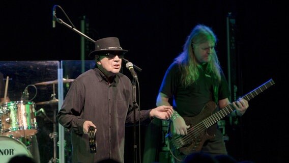 Der US-amerikanische Rockmusiker Mitch Ryder bei einem Auftritt in Dresden. © IMAGO / Andreas Weihs 