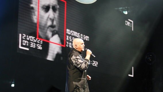 Der Musiker Peter Gabriel bei einem Konzert zu seinem neuen Album "i/o" in Milan. © IMAGO / Independent Photo Agency Int. 