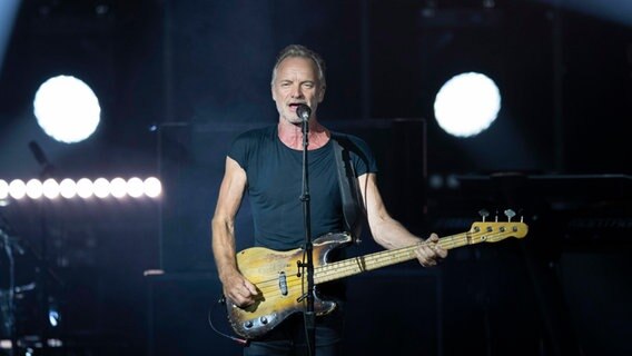 Sting 2019 auf der Bühne in Monte Carlo. © IMAGO / Andia 