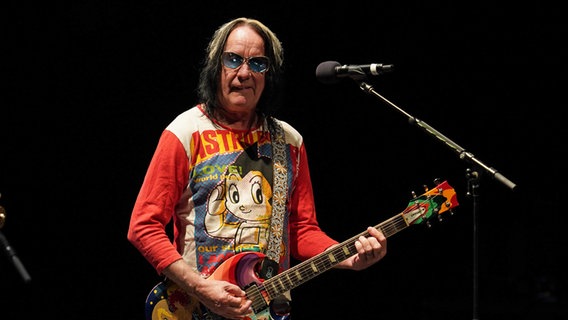 Der Musiker Todd Rundgren 2023 bei einem Beatles-Tribute-Konzert. © IMAGO / MediaPunch 