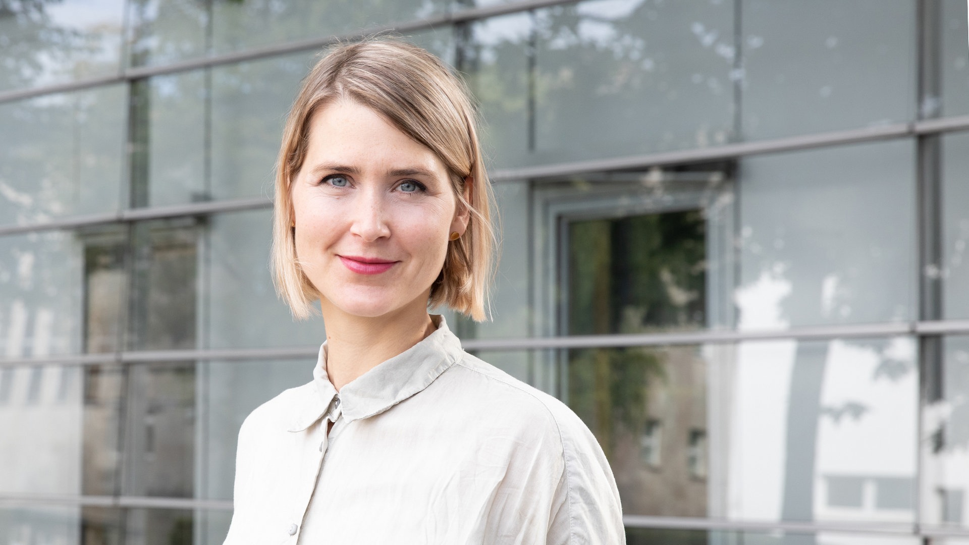 Auf dem Bild ist ein Porträt der Journalistin Ada von der Decken zu sehen. Auf dem Bild ist ein Porträt der Journalistin Ada von der Decken zu sehen. © Claudia Timmann Foto: Claudia Timmann